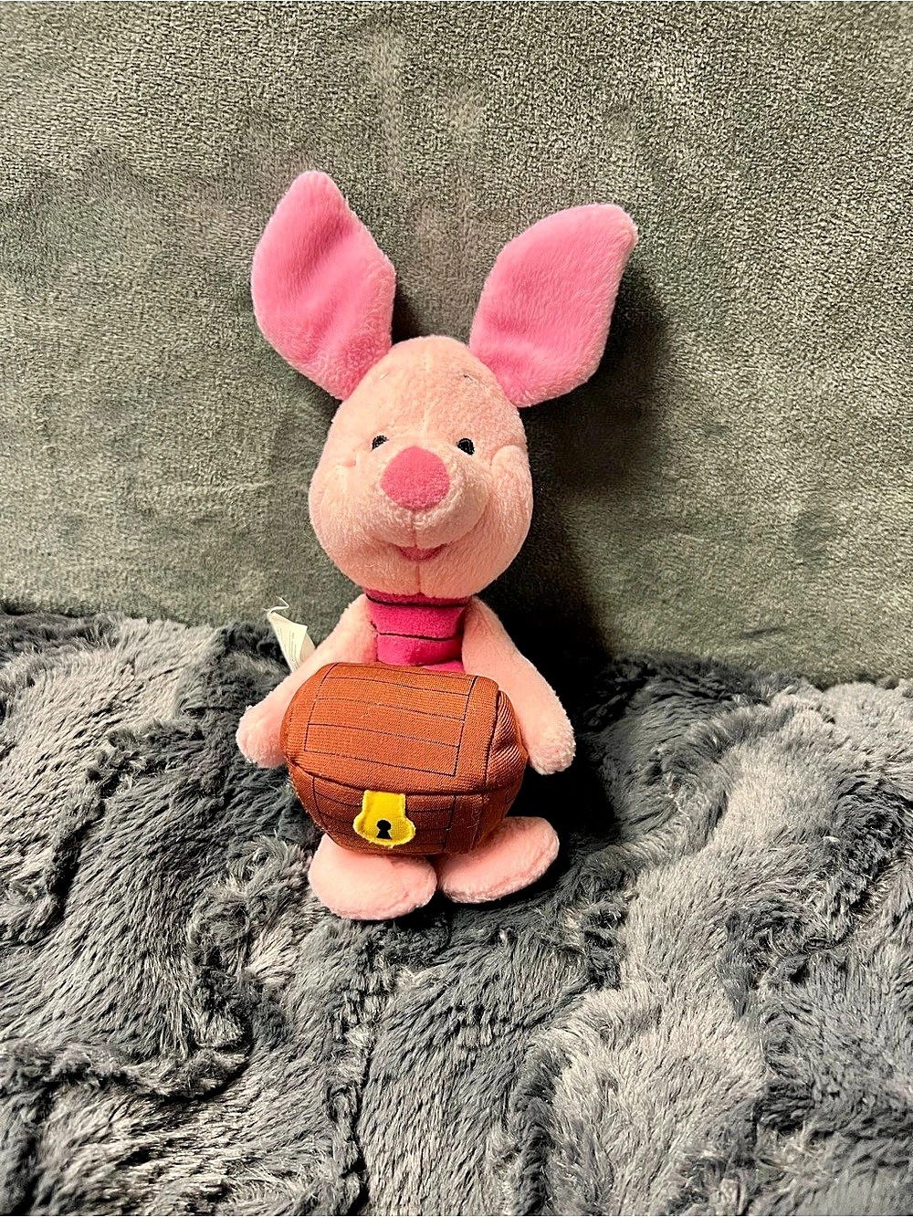 Fisher-Price Disney Winnie the Pooh Star Bean Piglet Holding Treasure Chest